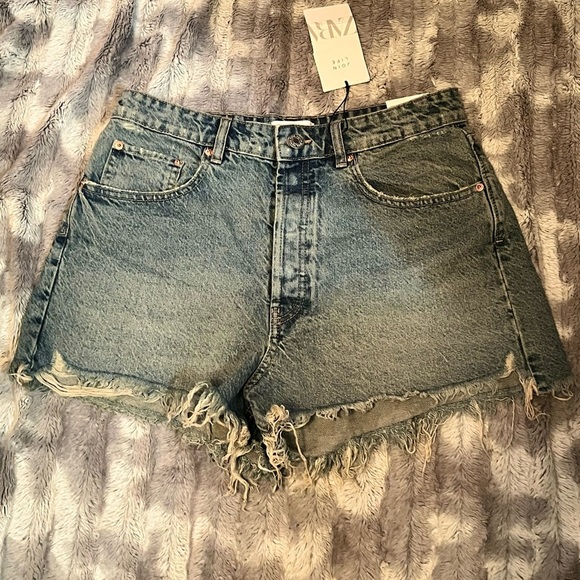 ZARA JEAN SHORTS HIGH RISE Size 10 - Picture 2 of 10